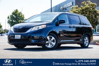 2013 Toyota Sienna LE 8 Passenger