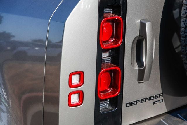 2023 Land Rover Defender 110 SE