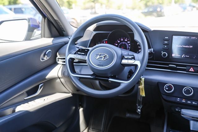2023 Hyundai ELANTRA SE