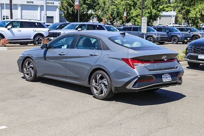 2025 Hyundai ELANTRA Limited