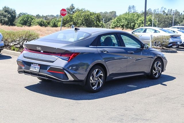 2025 Hyundai ELANTRA Limited