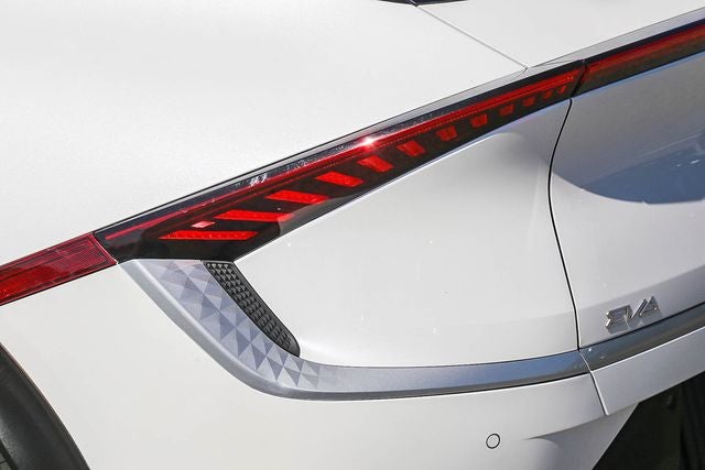2024 Kia EV6 Light