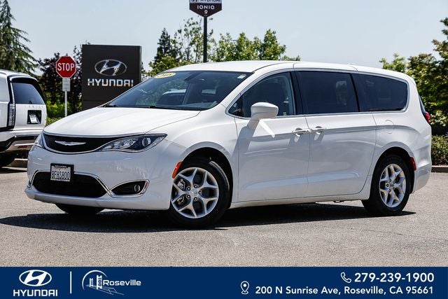 2018 Chrysler Pacifica Touring Plus's photo