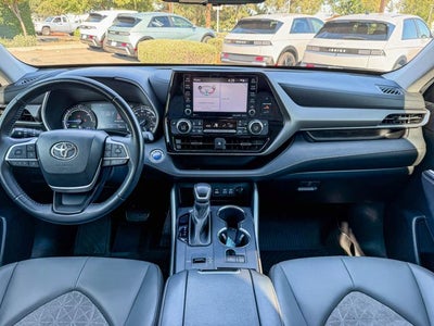 2022 Toyota Highlander Hybrid Bronze Edition