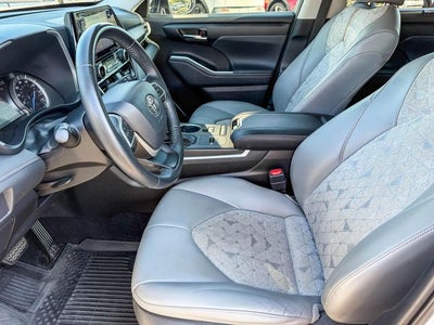 2022 Toyota Highlander Hybrid Bronze Edition