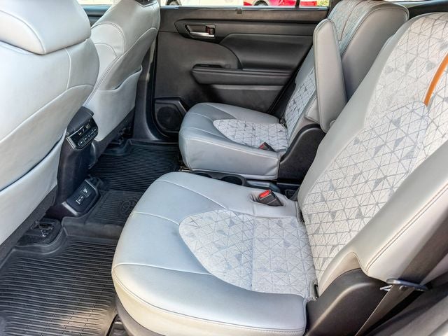2022 Toyota Highlander Hybrid Bronze Edition