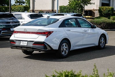 2026 Hyundai ELANTRA SE
